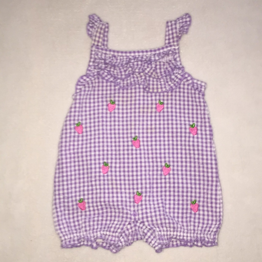 Baby girl’s 🍓 romper